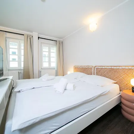 Favorite Stays -Suite And More - Altstadt Düsseldorf Buitenkant foto